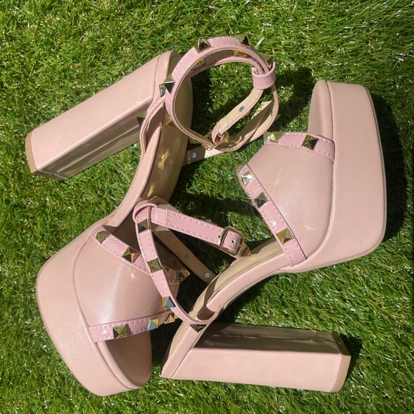 Wild Diva Lounge | Pink Nude Pyramid Studded Platform Heeled Sandal | Size 8 NWT - Picture 6 of 10